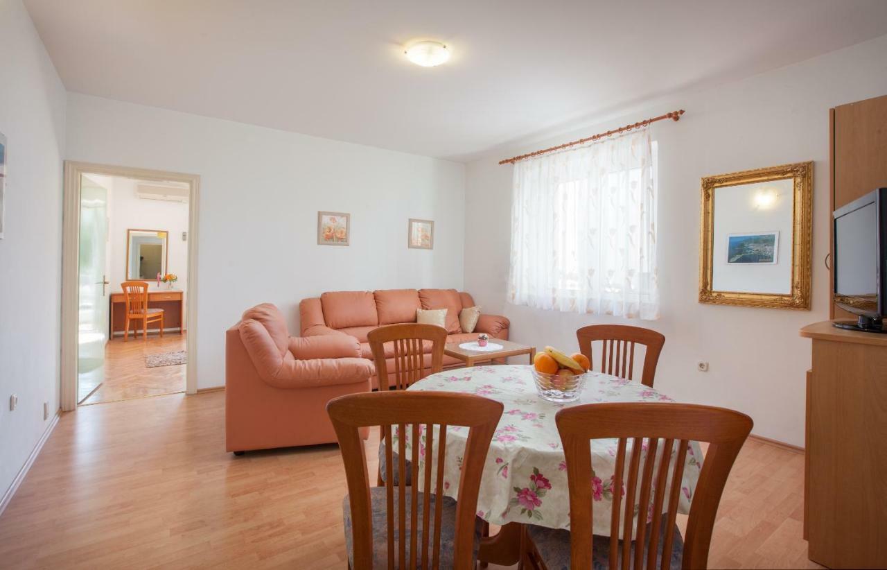 Apartments Cvjetni Dvori Makarska Ngoại thất bức ảnh